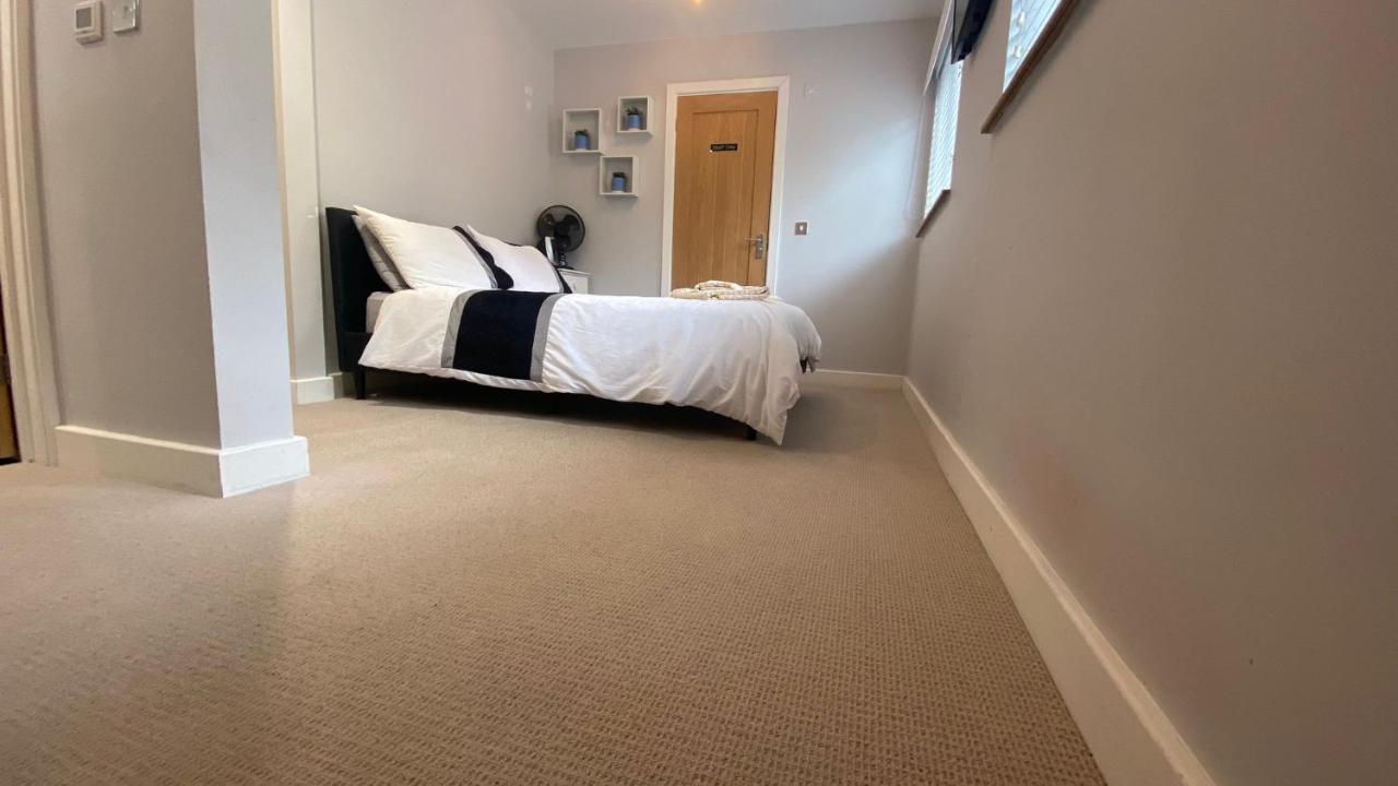 Deepcut Lodge Bed&Breakfast Camberley Exterior foto